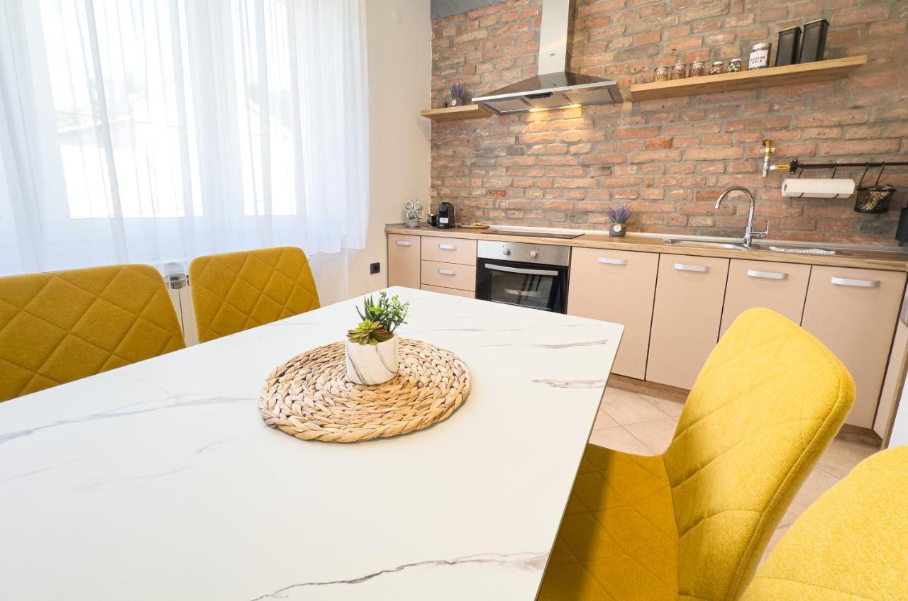 Luxurious And Cosy Brick Apartment - Free Private Parking Sarajevo Exteriör bild