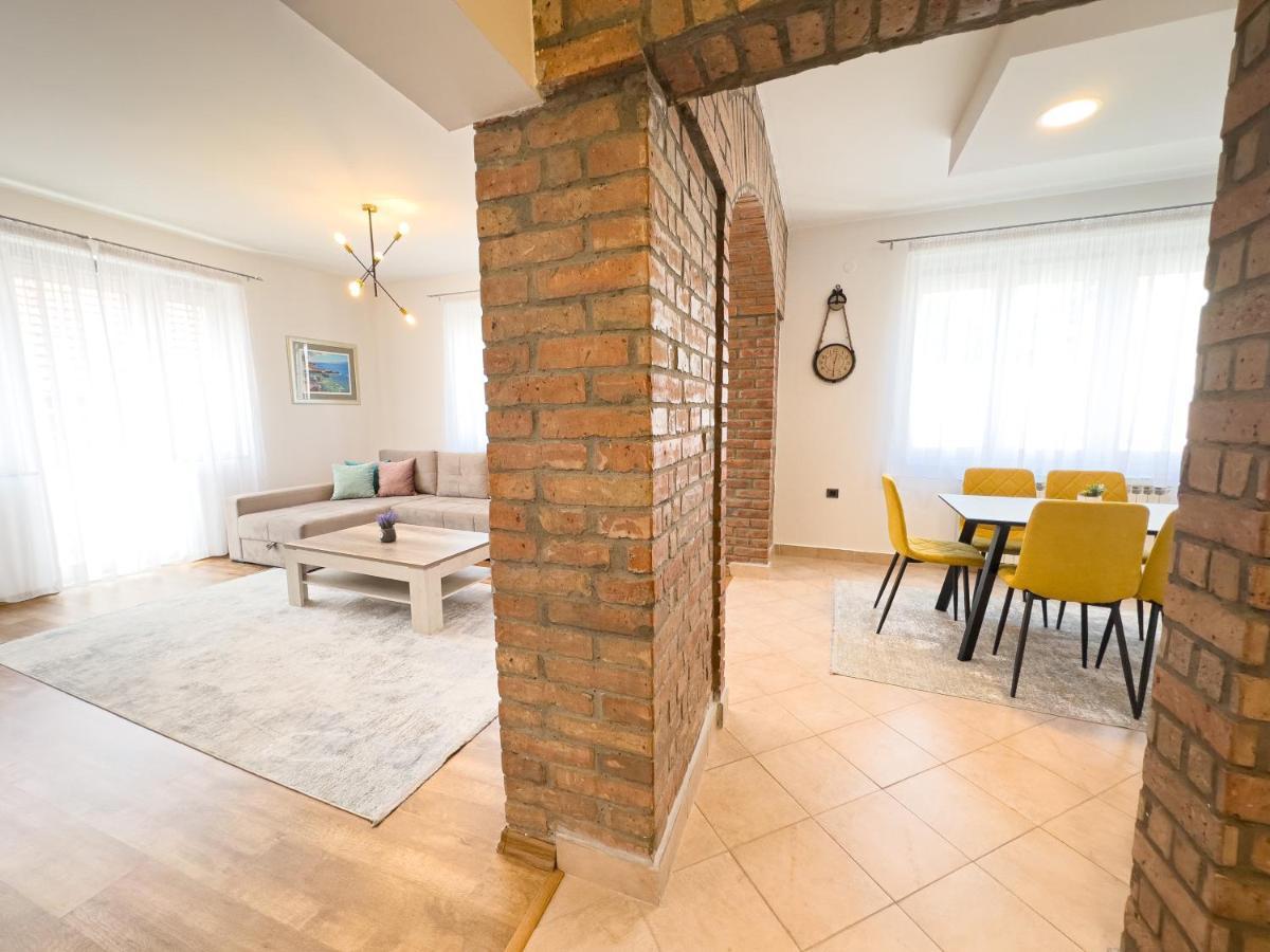 Luxurious And Cosy Brick Apartment - Free Private Parking Sarajevo Exteriör bild